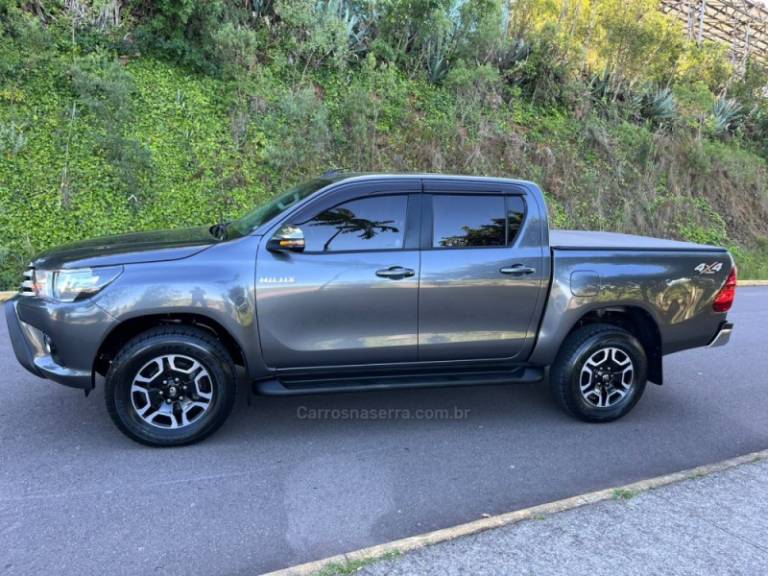 TOYOTA - HILUX - 2018/2018 - Cinza - R$ 188.000,00