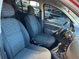 RENAULT - SANDERO - 2014/2014 - Vermelha - R$ 35.000,00