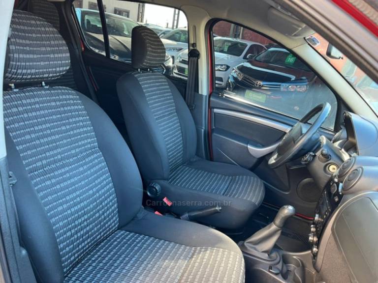 RENAULT - SANDERO - 2014/2014 - Vermelha - R$ 35.000,00