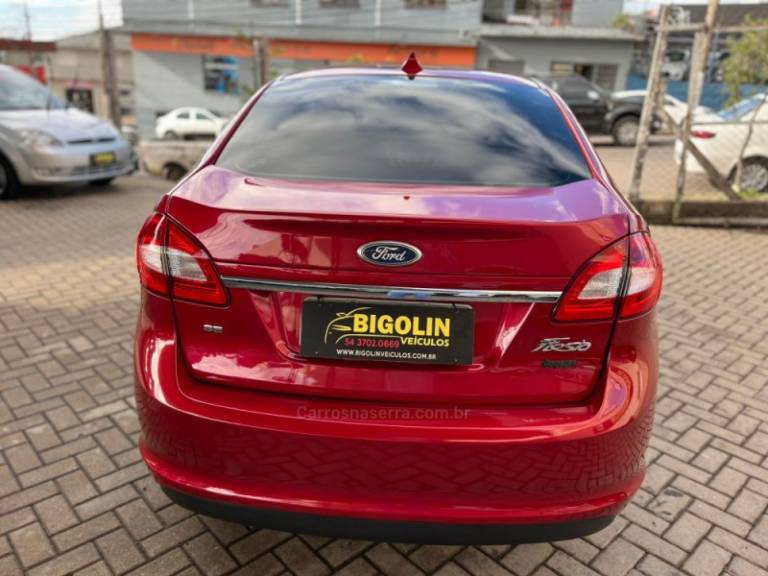 FORD - FIESTA - 2011/2011 - Vermelha - R$ 39.000,00