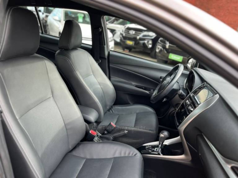 TOYOTA - YARIS - 2020/2020 - Cinza - R$ 86.000,00
