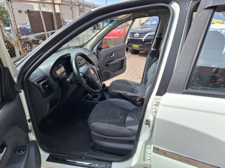 FIAT - SIENA - 2015/2015 - Branca - R$ 39.000,00