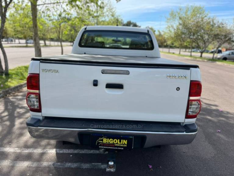 TOYOTA - HILUX - 2013/2013 - Branca - R$ 129.000,00