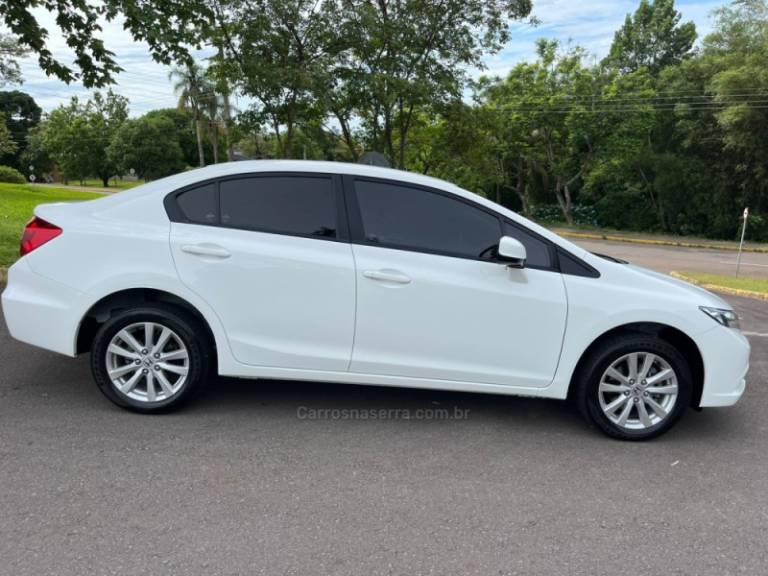 HONDA - CIVIC - 2016/2016 - Branca - R$ 78.000,00