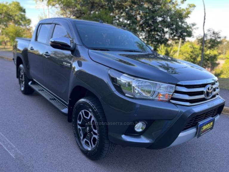 TOYOTA - HILUX - 2018/2018 - Cinza - R$ 188.000,00
