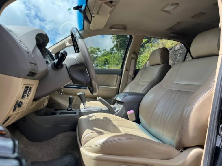 TOYOTA - HILUX SW4 - 2013/2013 - Preta - R$ 139.000,00