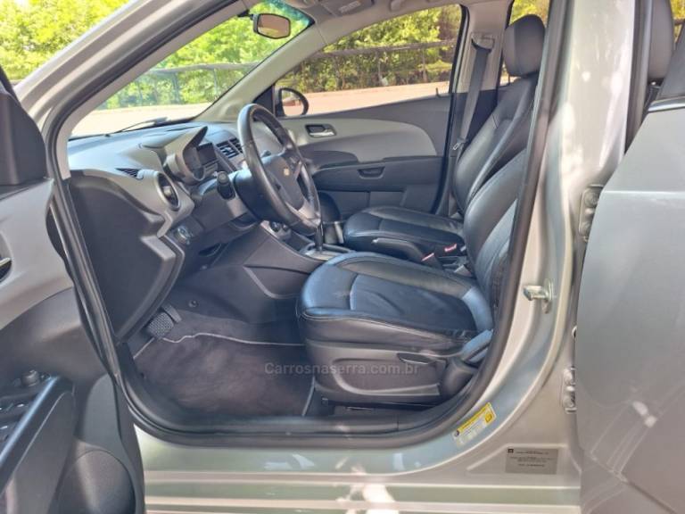 CHEVROLET - SONIC - 2013/2013 - Prata - R$ 45.000,00