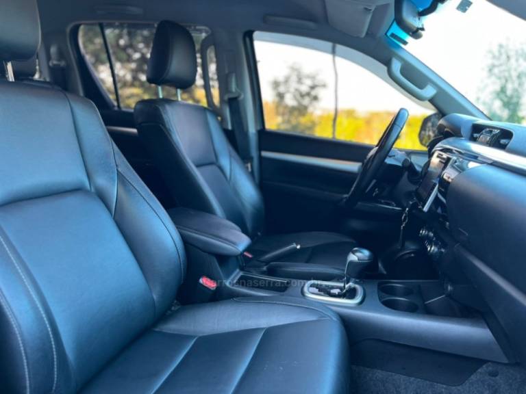 TOYOTA - HILUX - 2018/2018 - Cinza - R$ 188.000,00