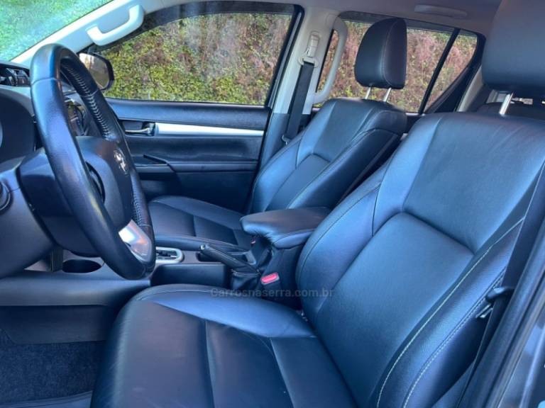 TOYOTA - HILUX - 2018/2018 - Cinza - R$ 188.000,00