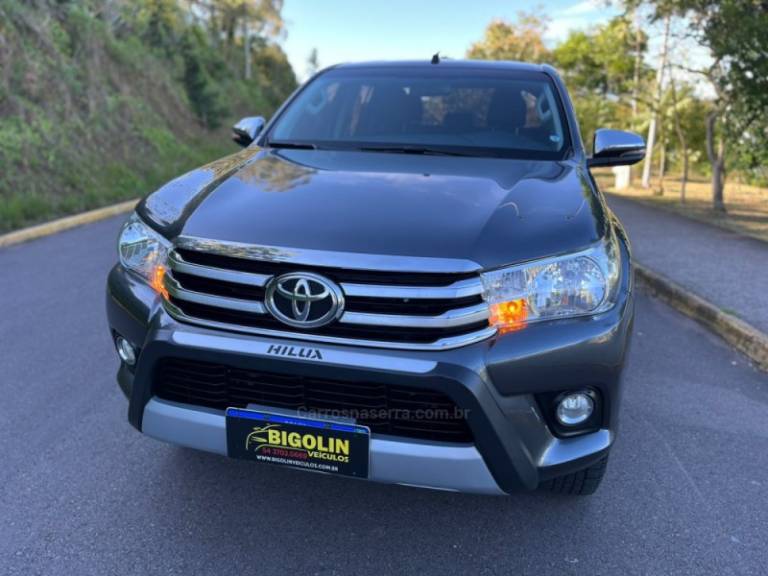 TOYOTA - HILUX - 2018/2018 - Cinza - R$ 188.000,00