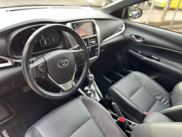 TOYOTA - YARIS - 2020/2020 - Cinza - R$ 86.000,00