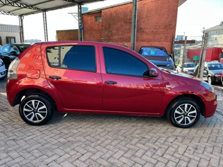RENAULT - SANDERO - 2014/2014 - Vermelha - R$ 35.000,00
