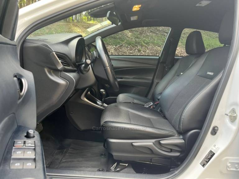 TOYOTA - YARIS - 2025/2025 - Branca - R$ 113.000,00