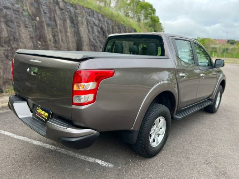 MITSUBISHI - L200 TRITON - 2019/2019 - Marrom - R$ 151.000,00
