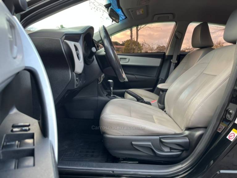 TOYOTA - COROLLA - 2018/2018 - Preta - R$ 93.000,00