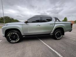 MITSUBISHI - L200 TRITON - 2023/2023 - Prata - R$ 205.000,00