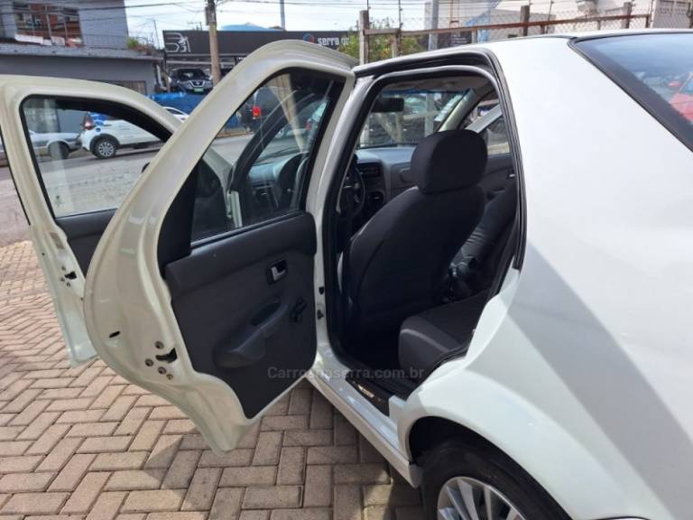FIAT - SIENA - 2015/2015 - Branca - R$ 39.000,00