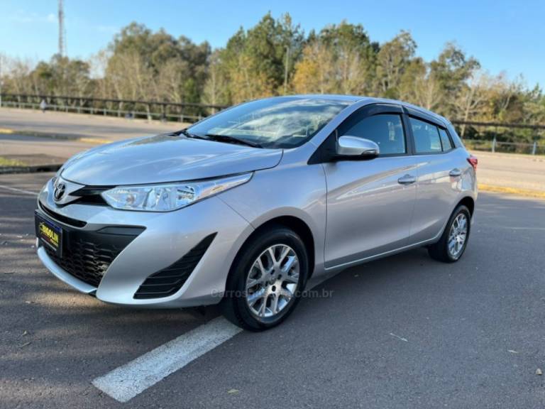 TOYOTA - YARIS - 2021/2021 - Prata - R$ 85.000,00