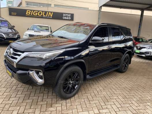 TOYOTA - HILUX SW4 - 2018/2018 - Preta - R$ 235.000,00