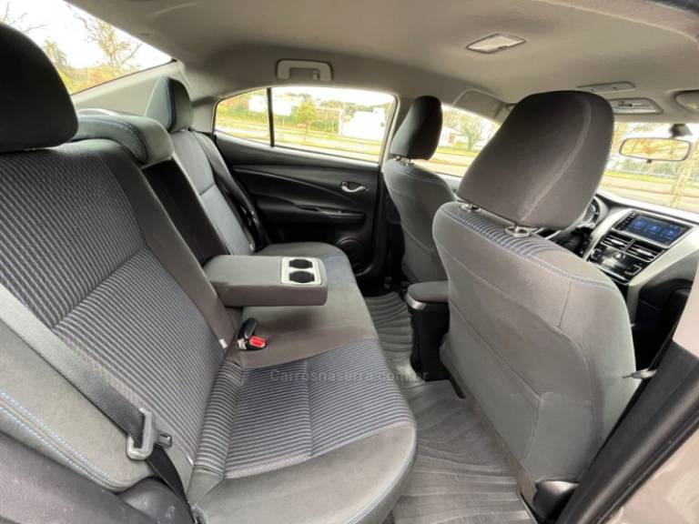 TOYOTA - YARIS - 2020/2020 - Cinza - R$ 82.000,00