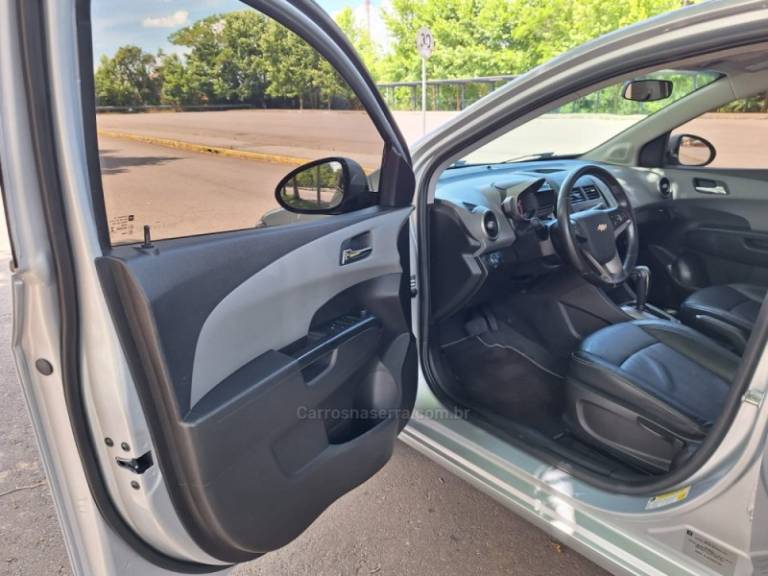 CHEVROLET - SONIC - 2013/2013 - Prata - R$ 45.000,00