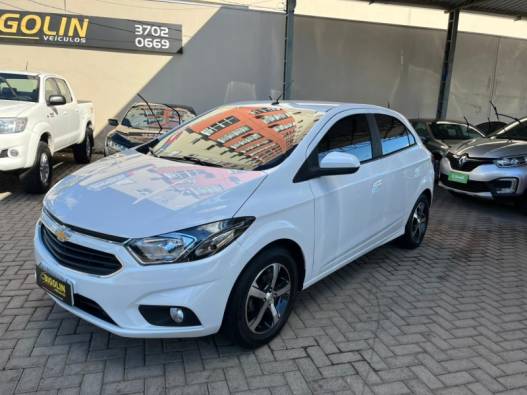 CHEVROLET - ONIX - 2017/2017 - Branca - R$ 67.000,00