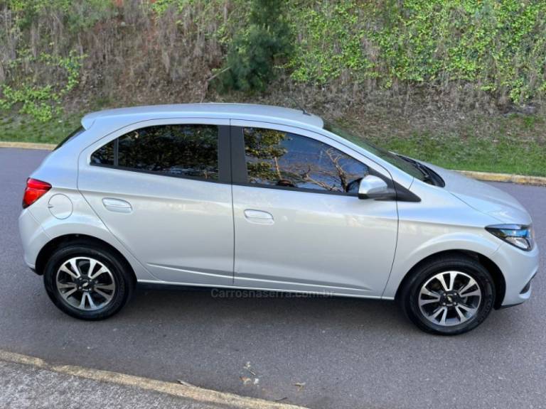 CHEVROLET - ONIX - 2016/2016 - Prata - R$ 59.000,00