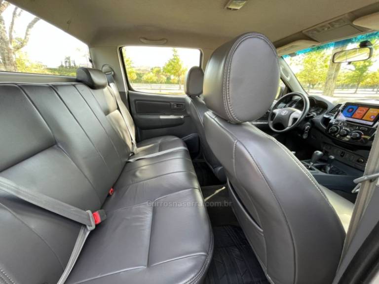 TOYOTA - HILUX - 2013/2013 - Branca - R$ 129.000,00