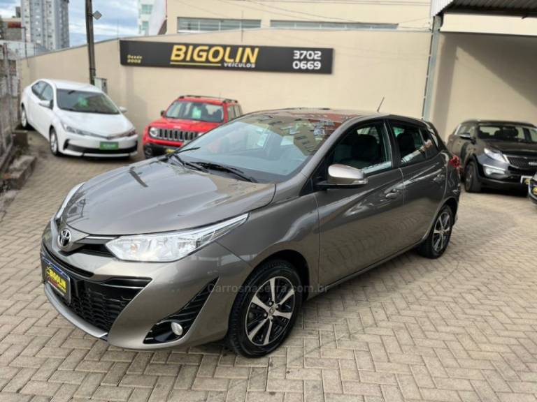 TOYOTA - YARIS - 2020/2020 - Cinza - R$ 86.000,00