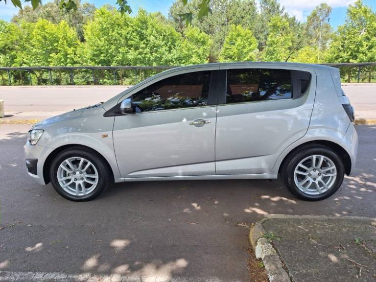 CHEVROLET - SONIC - 2013/2013 - Prata - R$ 45.000,00
