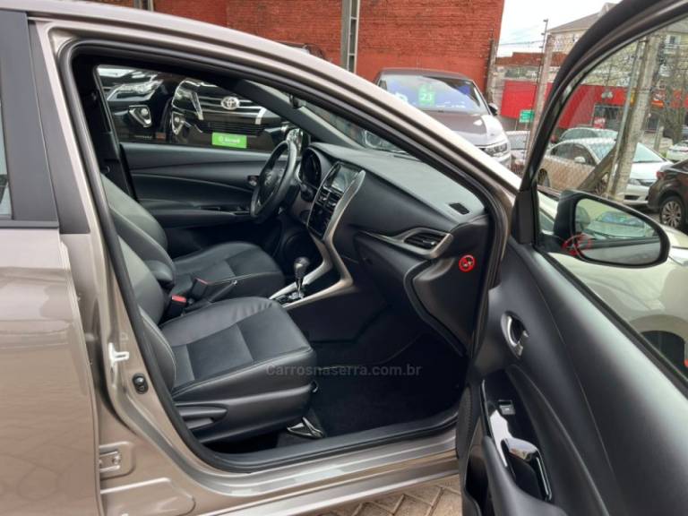 TOYOTA - YARIS - 2020/2020 - Cinza - R$ 86.000,00