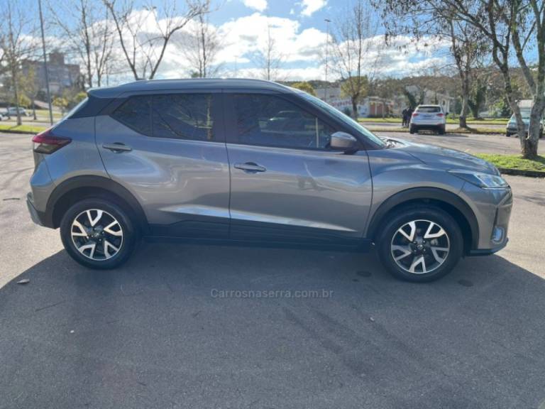 NISSAN - KICKS - 2022/2022 - Cinza - R$ 98.000,00