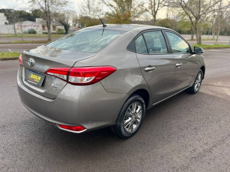 TOYOTA - YARIS - 2020/2020 - Cinza - R$ 82.000,00