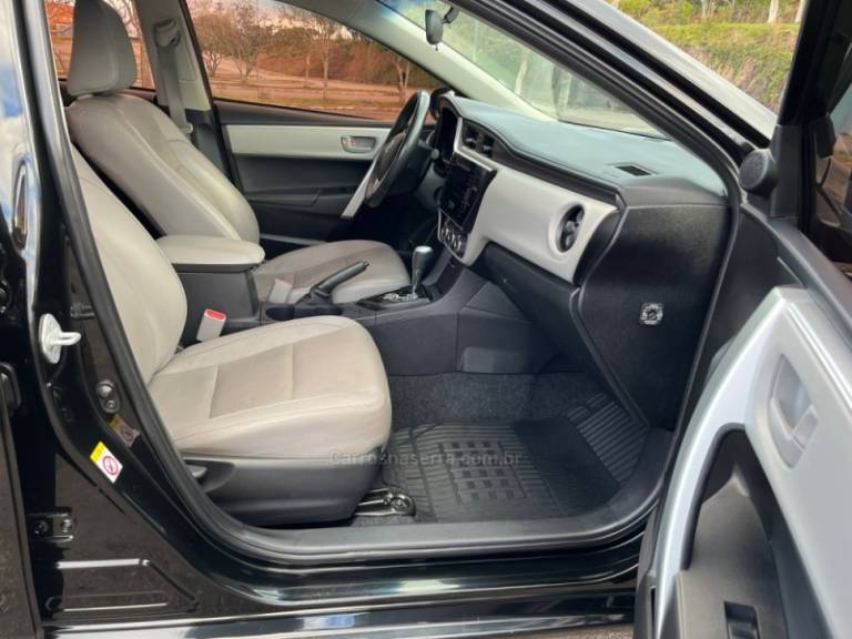 TOYOTA - COROLLA - 2018/2018 - Preta - R$ 93.000,00